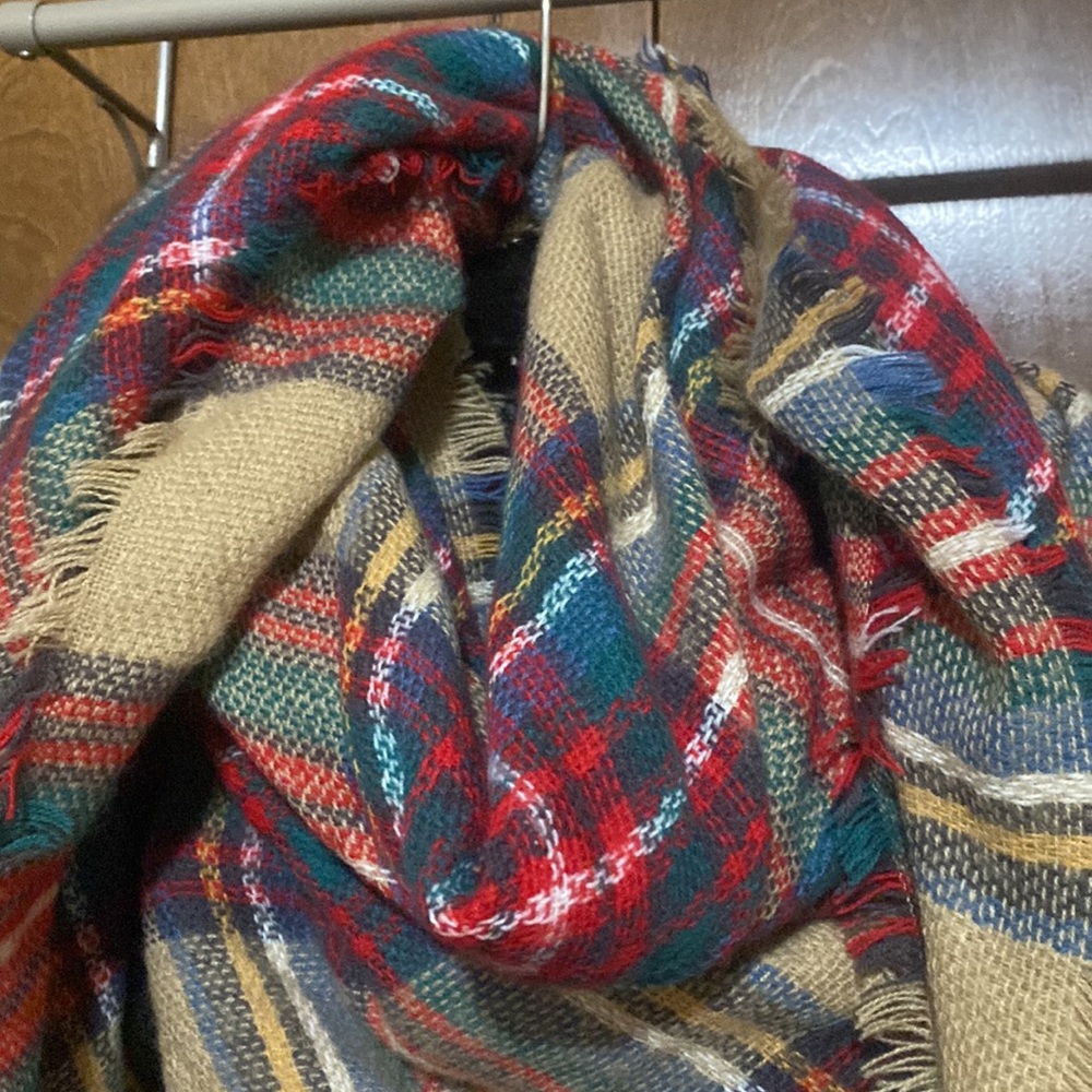 Multi-colored scarf - Picture 2 of 2